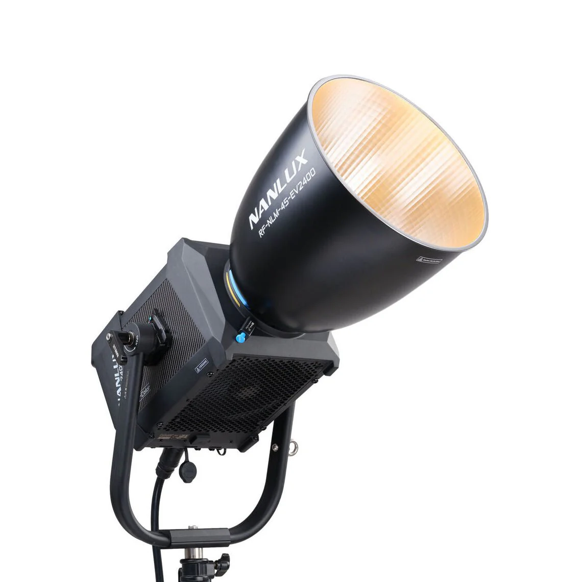 NANLUX Evoke 2400B Bi-color Spot Light with Reflector 45° in Flight case - Image 3