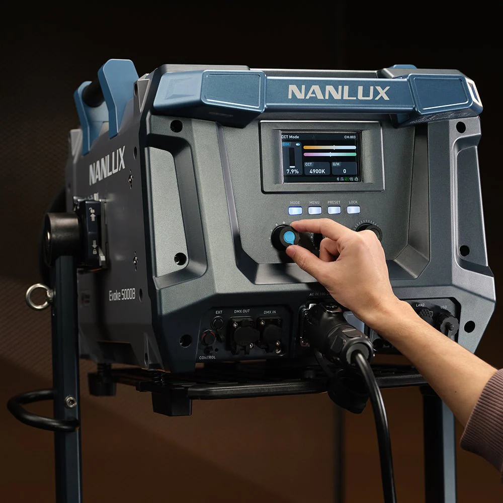 NANLUX Evoke 5000B LED Bi-color Spot Light with Flight Case - Image 4