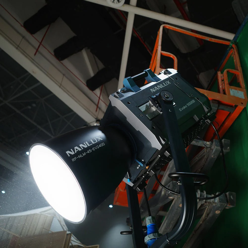 NANLUX Evoke 5000B LED Bi-color Spot Light with Flight Case - Image 6